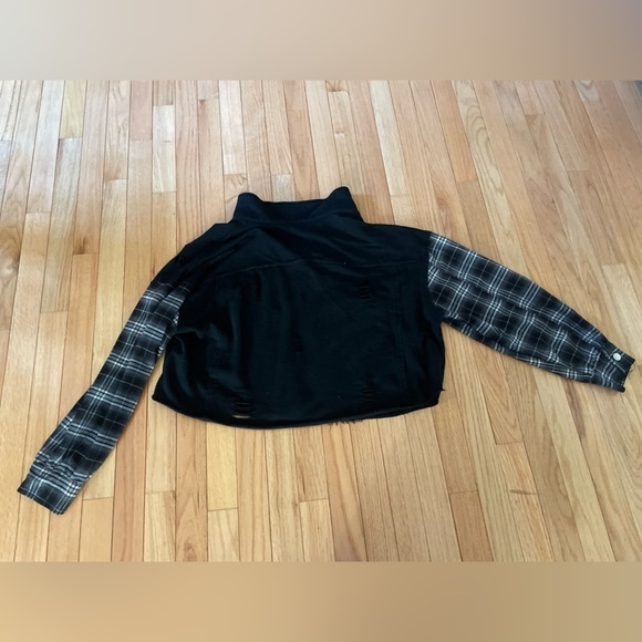 Hazel Black Jacket with Plaid Sleeves Size Medium - Picture 10 of 10